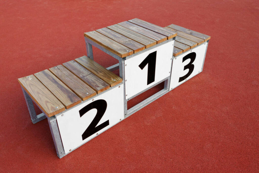 Siegertreppe, Sieger, Bewertung, ranking, Reihung, Aufzählung, aufzählen, http://www.shutterstock.com/de/pic-143116564/stock-photo-high-angle-view-of-winners-podium-on-red-carpet.html  (26.07.2014) 