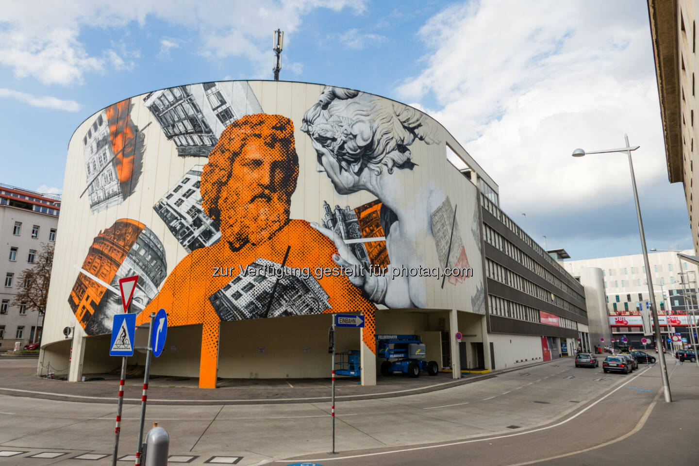 Griechenland-Flair: Wipark Garagen GmbH: Wipark meets Street Art, Koop. mit Ernst Hilgerm Parkhaus Westbahnhof Außenfassade