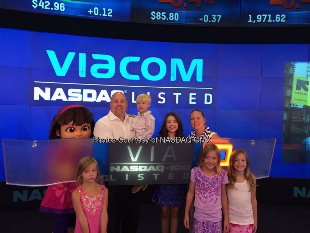 Adoring fans of @DoraTheExplorer take photos with @FatimaPtacek before the @NASDAQ Closing Bell! $VIA #DoraandFriends  Source: http://facebook.com/NASDAQ (30.07.2014) 