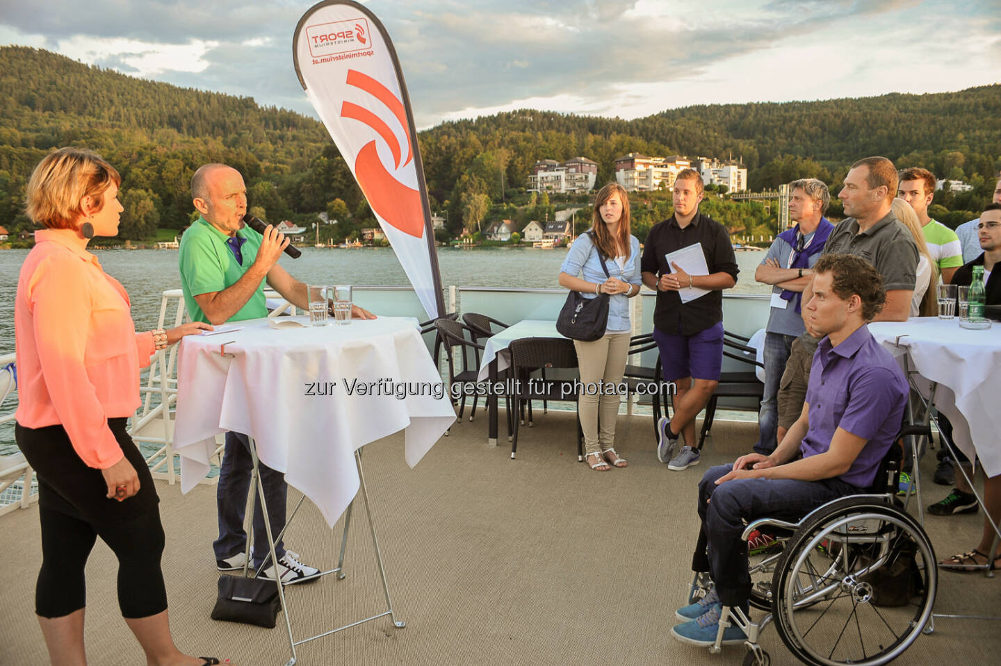 Bundesministerium für Landesverteidigung und Sport: 6. Aktionstag des Sportministeriums in Klagenfurt: Sportminister Gerald Klug mit österreichischen Spitzenathletinnen und Spitzenathleten im Talk