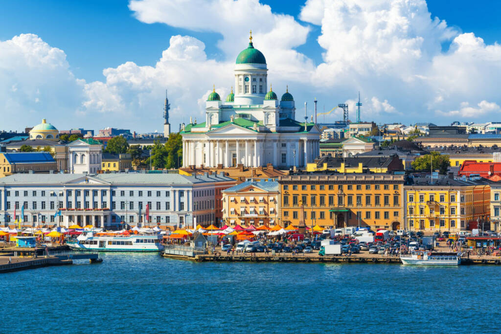 Helsinki, Finnland, http://www.shutterstock.com/de/pic-154741178/stock-photo-scenic-summer-panorama-of-the-market-square-kauppatori-at-the-old-town-pier-in-helsinki-finland.html , © shutterstock.com (04.08.2014) 