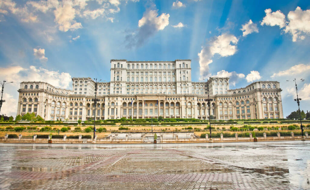 Bukarest, Rumänien, Parlament, http://www.shutterstock.com/de/pic-127268432/stock-photo-parliament-of-romania-the-second-largest-building-in-the-world-built-by-dictator-ceausescu-in.html , © shutterstock.com (04.08.2014) 