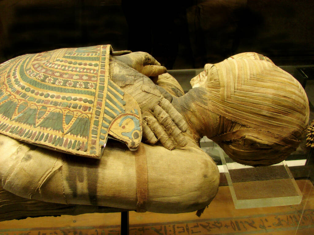 Mumie, Ägypten, http://www.shutterstock.com/de/pic-60021193/stock-photo--mummy-of-pharaoh-from-a-tomb.html , © (www.shutterstock.com) (04.08.2014) 