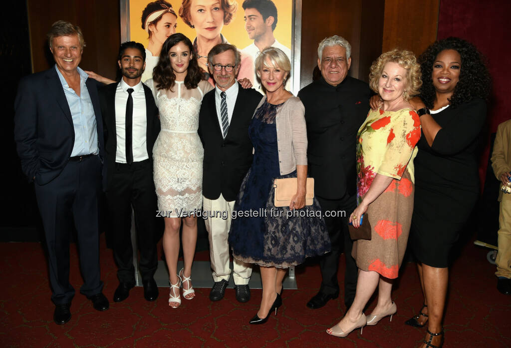 Lasse Hallstrom, Manish Dayal, Charlotte Le Bon, Steven Spielberg, Helen Mirren, Om Puri, Juliet Blake und Oprah Winfrey bei der Weltpremiere von Madame Mallory und der Duft von Curry, Ziegfeld Theatre in New York City. (C) obs/Constantin Film/Jamie McCarthy (05.08.2014) 