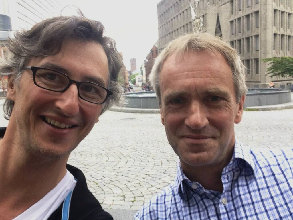 Noch ein photobook-Treffen und Talk in Oslo - diesmal mit Nicholas McLean (Éditions du LIC), Bücher aus seinem Verlag hier: http://josefchladek.com/publisher/762/editions_du_lic (06.08.2014)