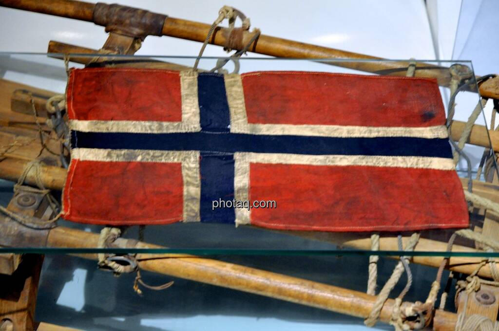 Norwegen, Flagge, Amundsen, © photaq.com (06.08.2014) 