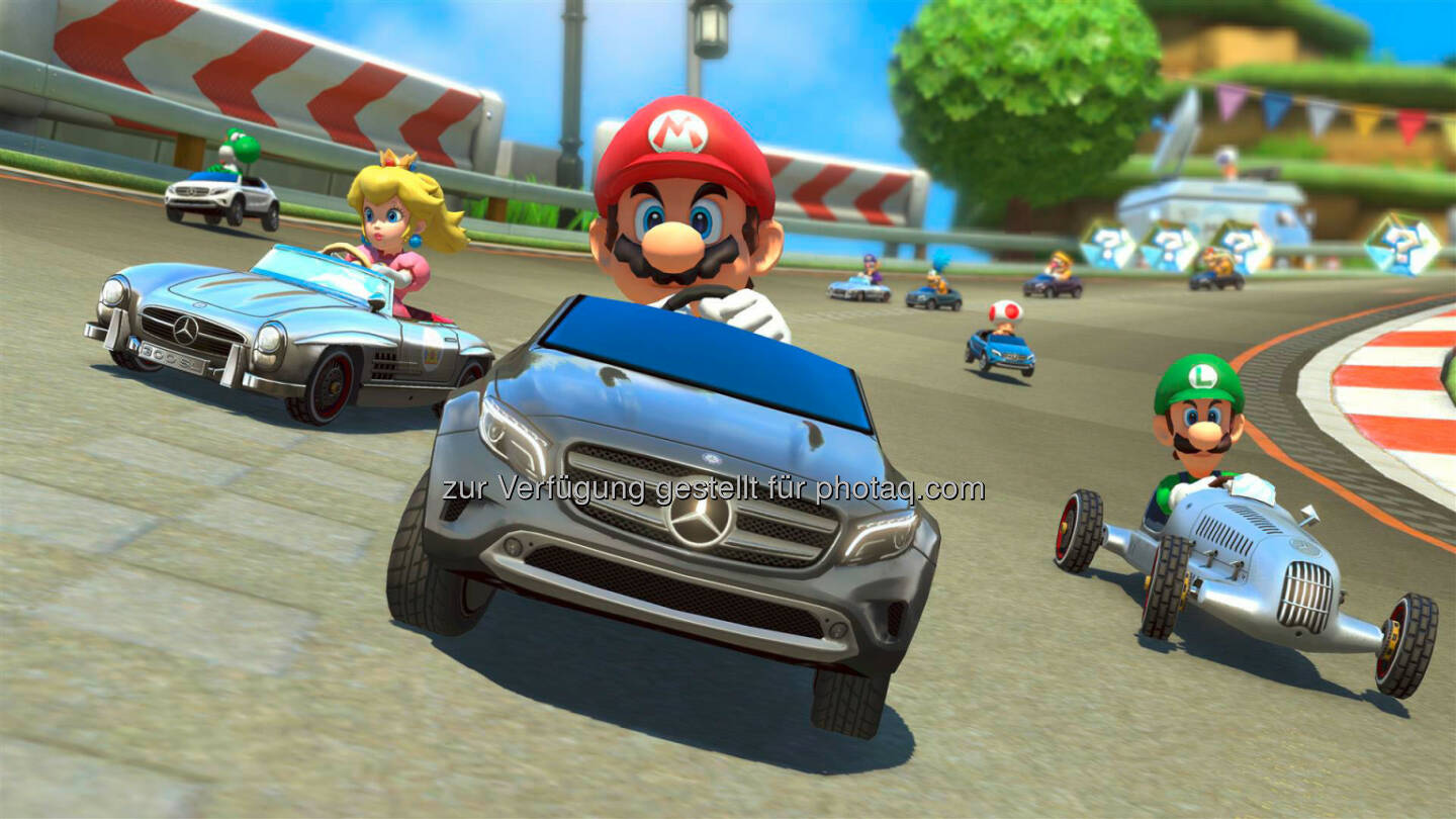 Mercedes-Benz im neuen Nintendo Wii U Rennspiel Mario Kart 8: hier Mercedes-Benz W 25 Silberpfeil, GLA & 300 SL Roadster
