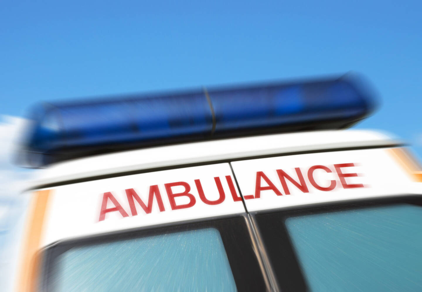 Rettung, Ambulanz, Hilfe, Blaulicht, Medizin, Arzt, http://www.shutterstock.com/de/pic-60406939/stock-photo-closeup-of-sign-on-ambulance-with-zoom-effect.html 