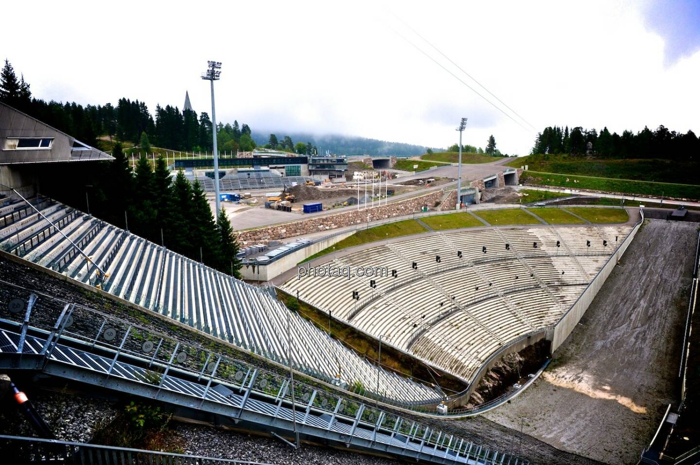 Holmenkollen, Oslo, Auslauf, Tribüne