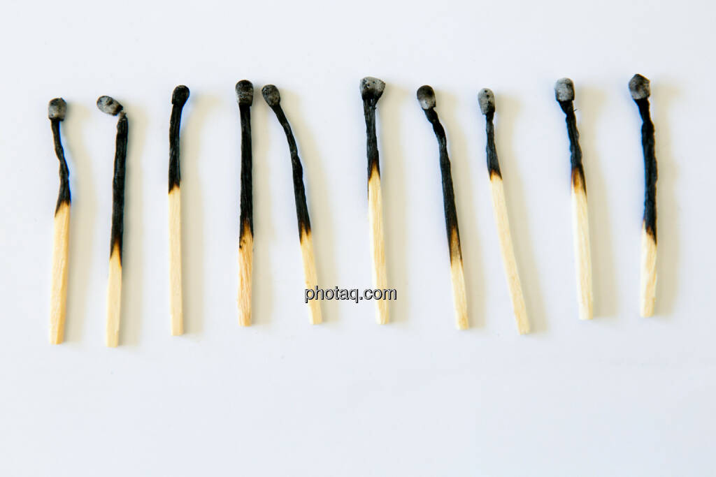 10, Zehn, Zündholz, verbrannt, abgebrannt, Feuer, Streichholz, verkohlt, Holz, © photaq/Martina Draper (08.08.2014) 