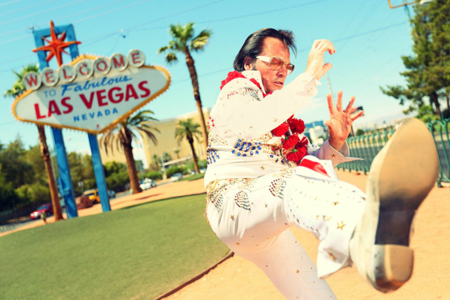 Las Vegas, Elvis, Nevada, USA, Casino, Glücksspiel, gaming, Lotto, Glück, Pech, http://www.shutterstock.com/de/pic-149492234/stock-photo-elvis-look-alike-impersonator-man-in-front-of-welcome-to-fabulous-las-vegas-sign-on-the-strip.html