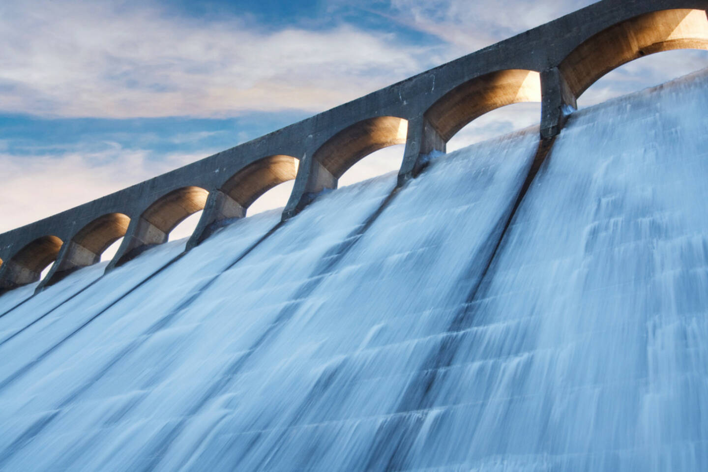 Wasserkraft, Energie, Wasser, http://www.shutterstock.com/de/pic-169482320/stock-photo-clatteringshaws-loch-reservoir-in-galloway-forest-park-damming-the-black-water-of-dee-to-feed.html 