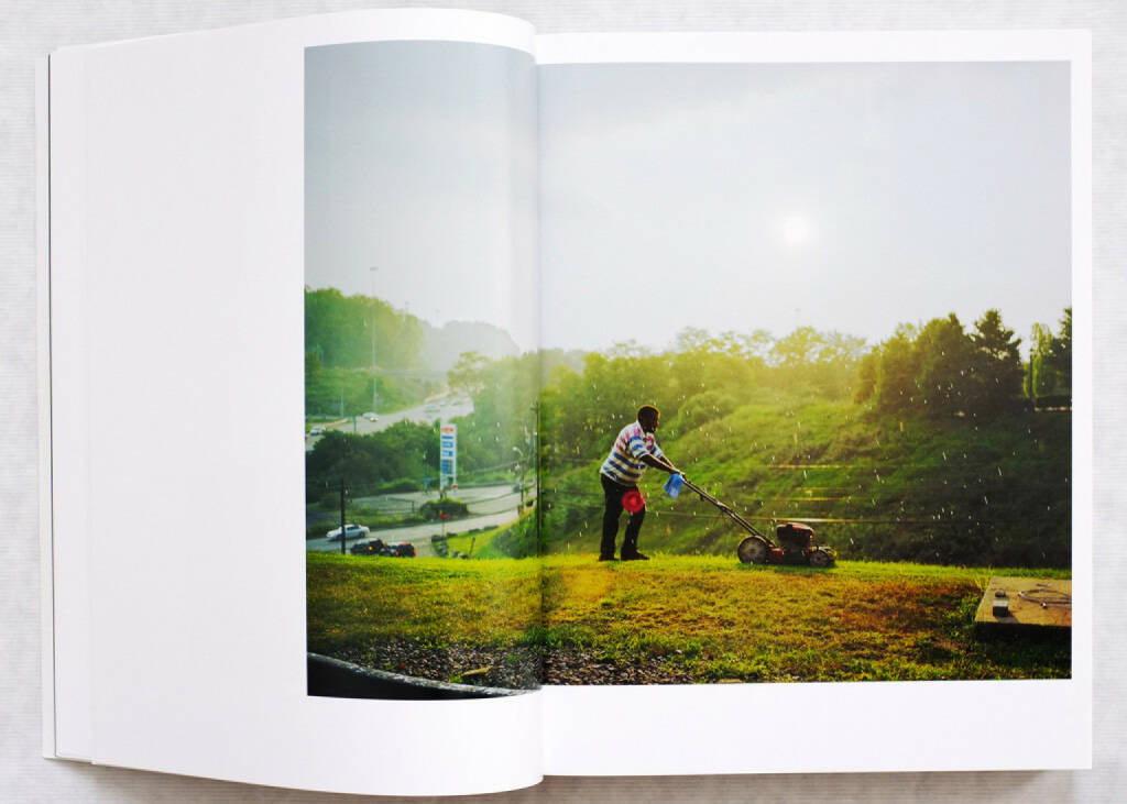 Sample spread of Paul Graham - A shimmer of possibility (softcover edition), 120-150 Euro,  http://josefchladek.com/book/paul_graham_-_a_shimmer_of_possibility_1 (10.08.2014) 