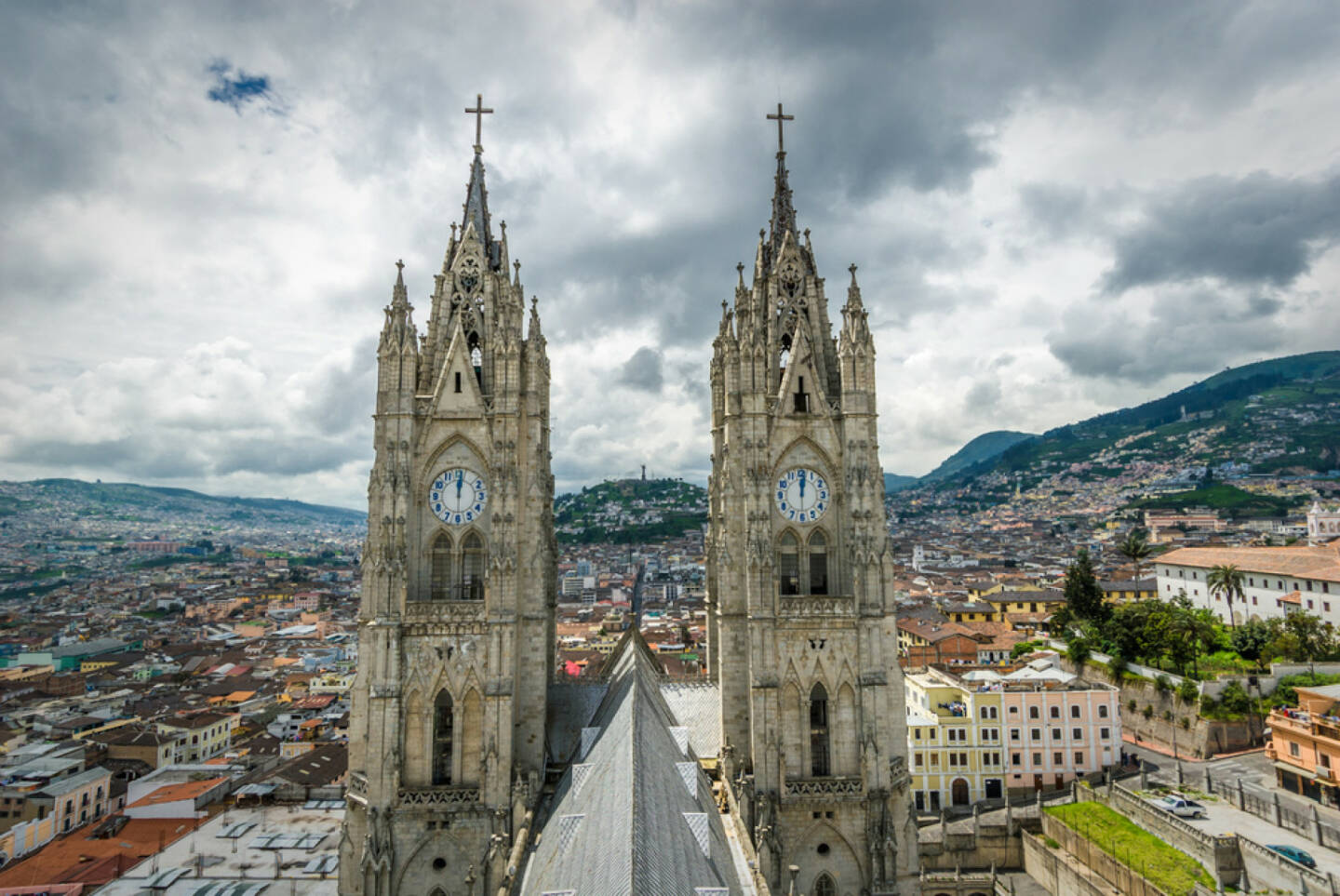 Quito, Ecuador, http://www.shutterstock.com/de/pic-154309010/stock-photo-basilica-del-voto-nacional-quito-ecuador.html