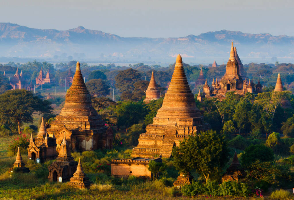 Myanmar, Burma, Pagode, http://www.shutterstock.com/de/pic-189995696/stock-photo-the-plain-of-bagan-pagan-mandalay-myanmar.html , © (www.shutterstock.com) (11.08.2014) 