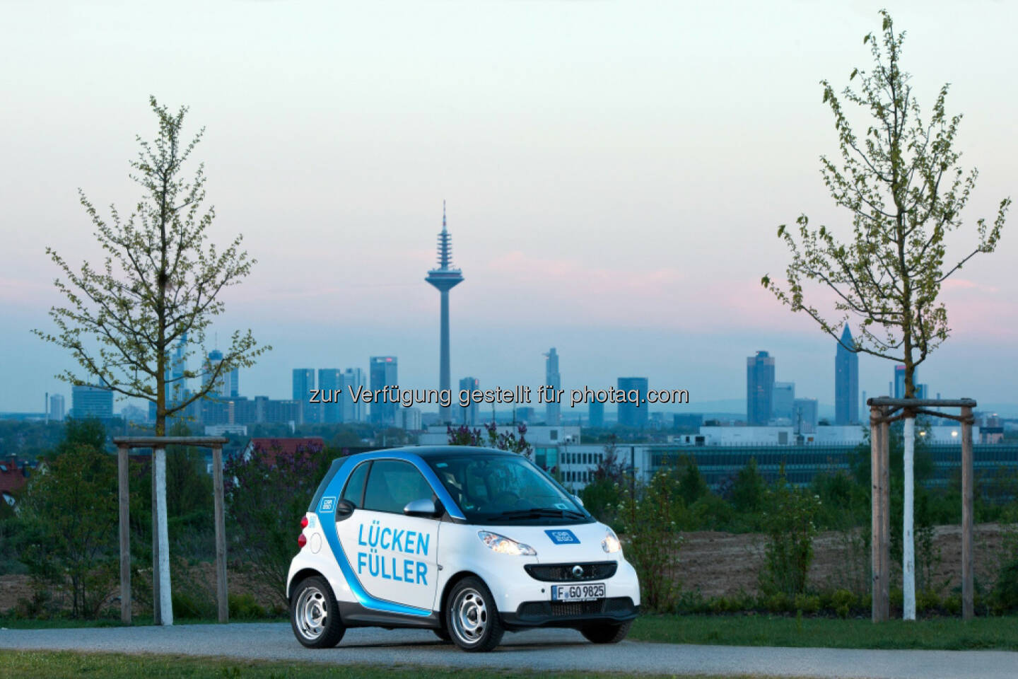 car2go: Die Mainmetropole Frankfurt wird der achte car2go Standort in Deutschland. Am 8. September startet der Marktführer im free-floating Carsharing mit einer Flotte von 250 smart fortwo Fahrzeugen.