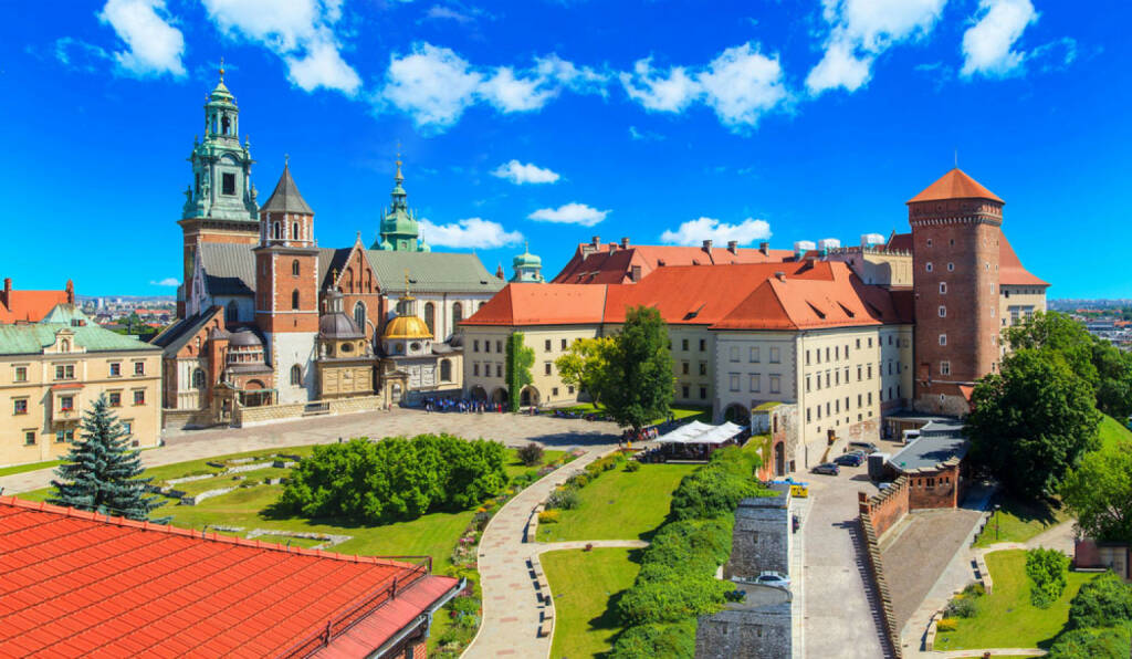 Krakau, Polen, http://www.shutterstock.com/de/pic-202784245/stock-photo-a-view-of-a-wawel-castle-with-gardens-and-cathedra-cracow-poland.html, © shutterstock.com (15.08.2014) 