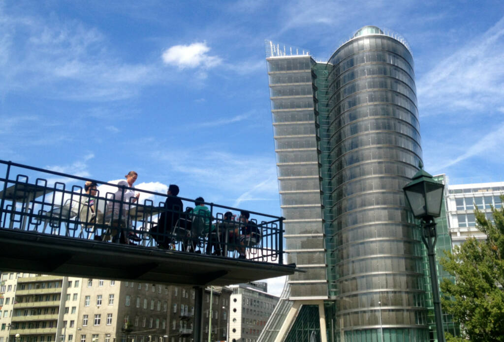 Uniqa Tower, © diverse Handypics mit freundlicher Genehmigung von photaq.com-Freunden (18.08.2014) 