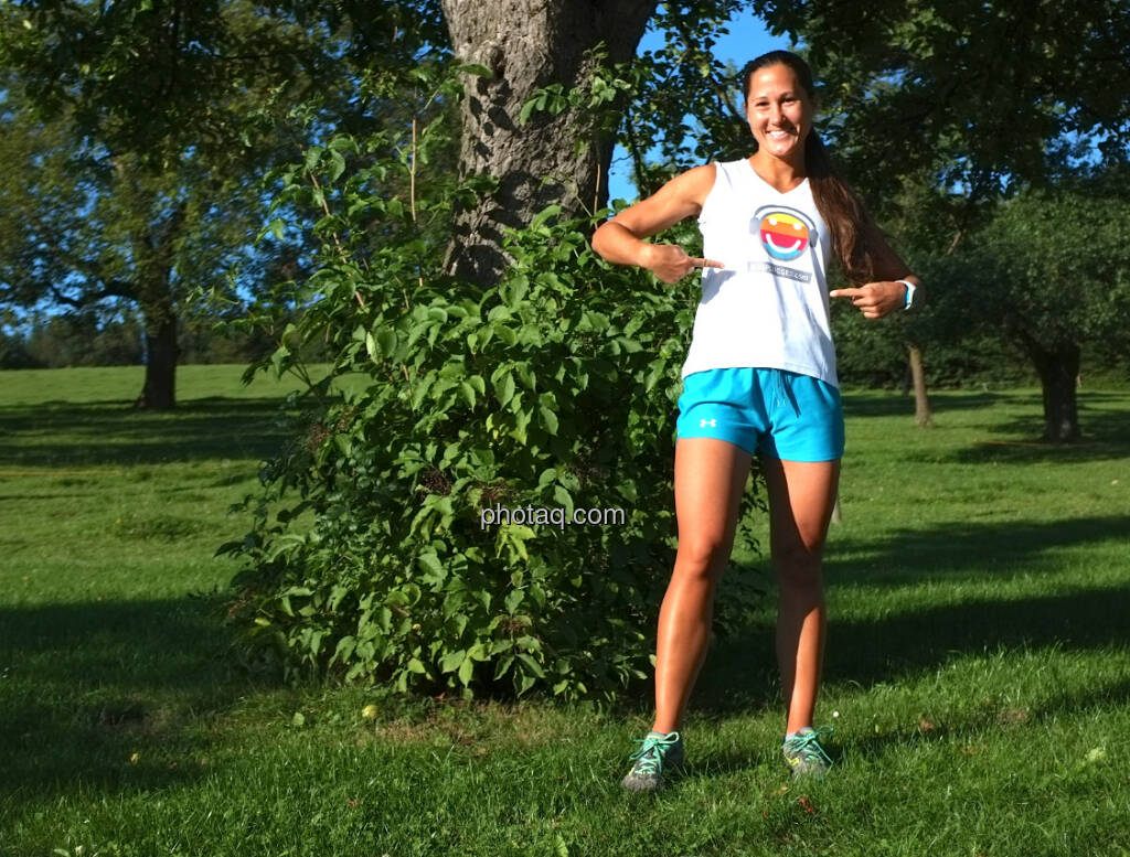 zeigt das neue Runplugged-Shirt (18.08.2014)