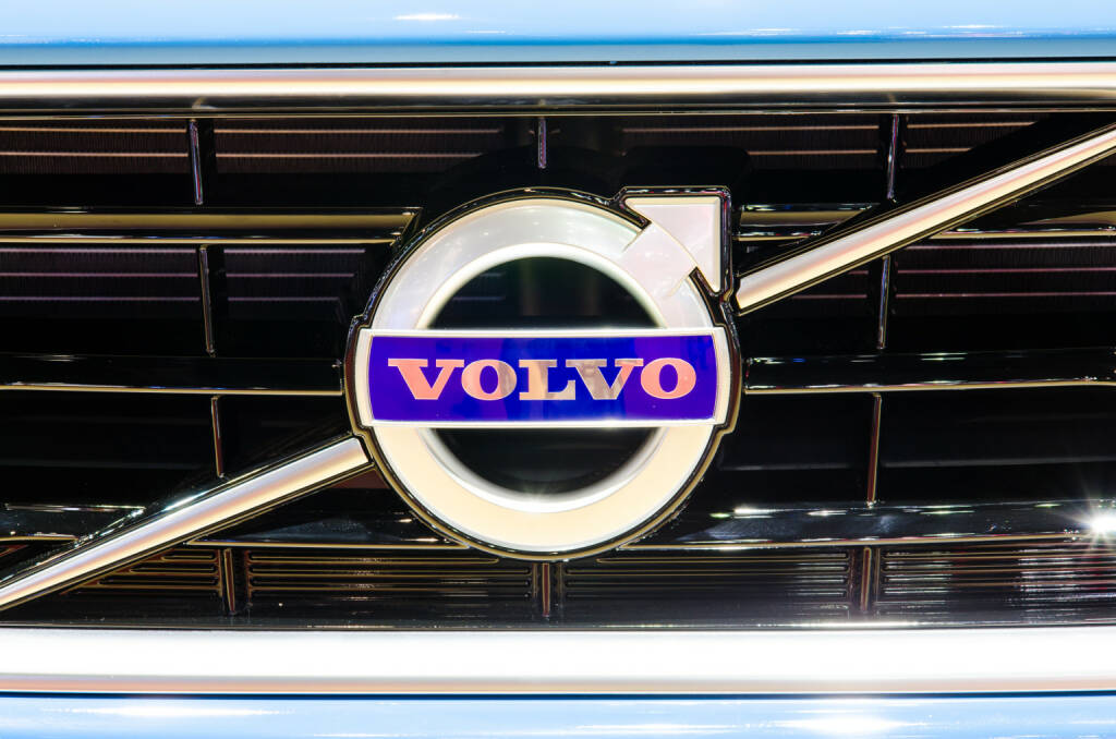 Logo, Volvo V40 <a href=http://www.shutterstock.com/gallery-694753p1.html?cr=00&pl=edit-00>Chatchai Somwat</a> / <a href=http://www.shutterstock.com/?cr=00&pl=edit-00>Shutterstock.com</a>, © www.shutterstock.com (12.11.2024) 