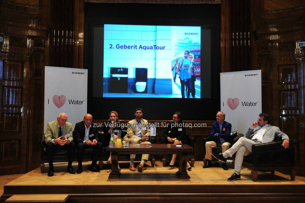 Expertenrunde mit Gerhard Buchbauer, Horst Reiner, Veronika Schöpf, Dietmar Ploberger, Petra Böhm, Otto E. Wiesenthal und Moderator Peter Agathakis (v.l.n.r.) (Bild: Geberit) (22.08.2014) 