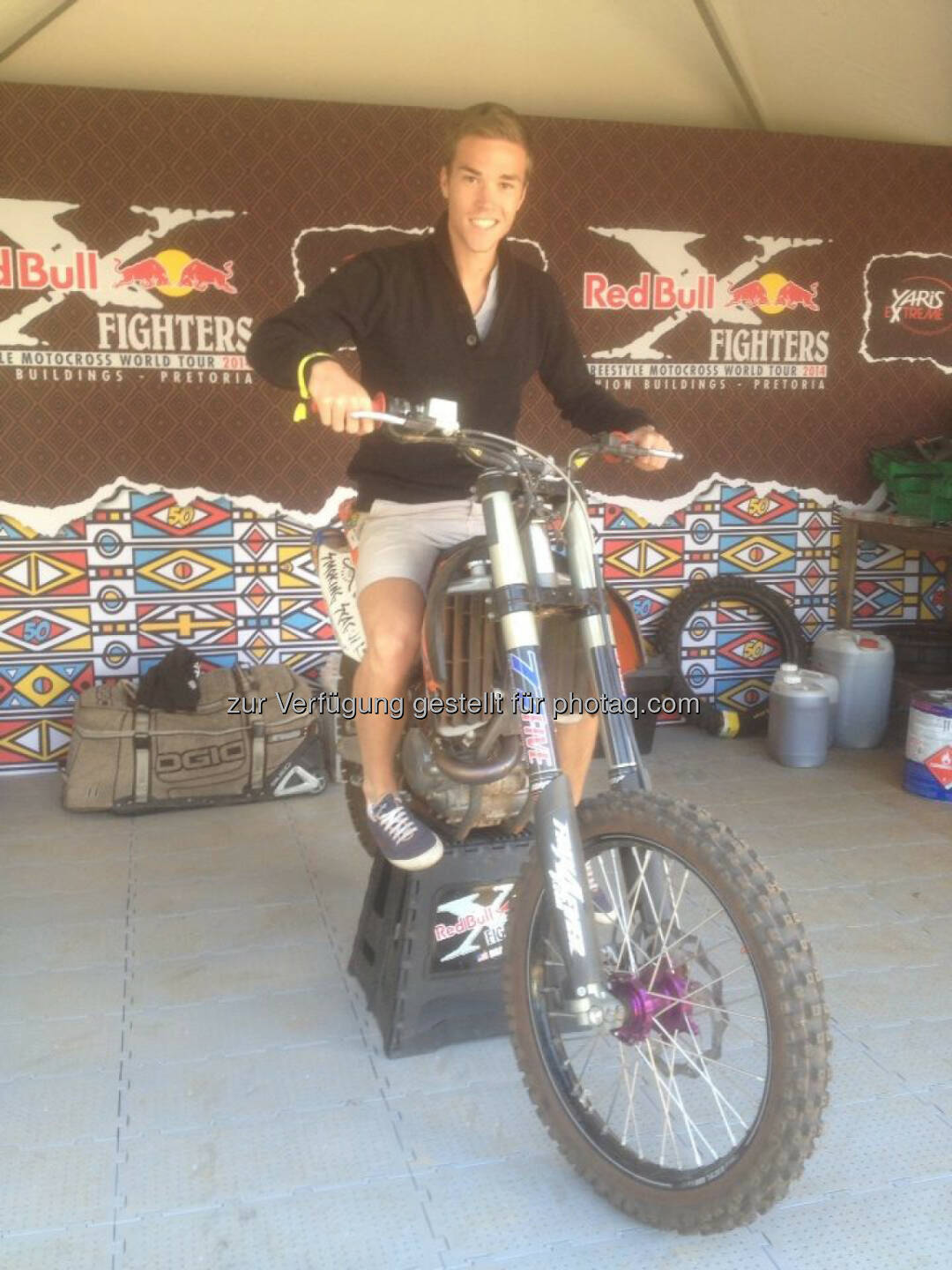 Gerald Pollak auf einem Bike der Red Bull X-Fighters Freestyle Motocross World Tour 2014 in Pretoria, Südafrika