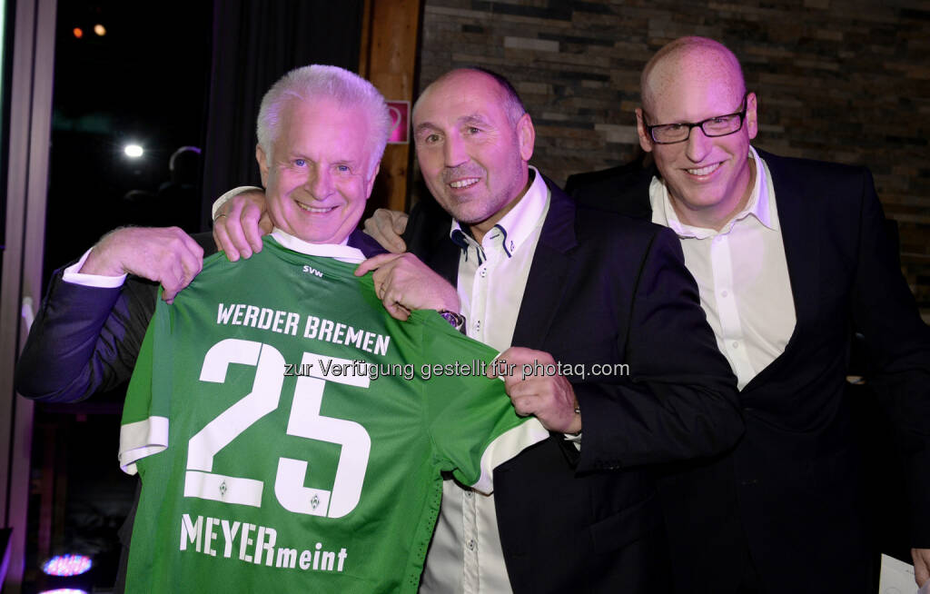 Werder-Fan Carl-Eduard Meyer, Jonny Otten (Ex-Profi von Werder Bremen 1979-1992, sechs Länderspiele), Jens Petersen (Leiter Unternehmenskommunikation bei news aktuell), © obs/news aktuell GmbH/Daniel Reinhardt (25.08.2014) 