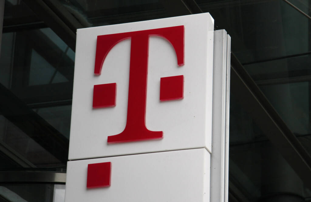 Deutsche Telekom, Logo <a href=http://www.shutterstock.com/gallery-320989p1.html?cr=00&pl=edit-00>360b</a> / <a href=http://www.shutterstock.com/editorial?cr=00&pl=edit-00>Shutterstock.com</a>, © www.shutterstock.com (27.08.2014) 