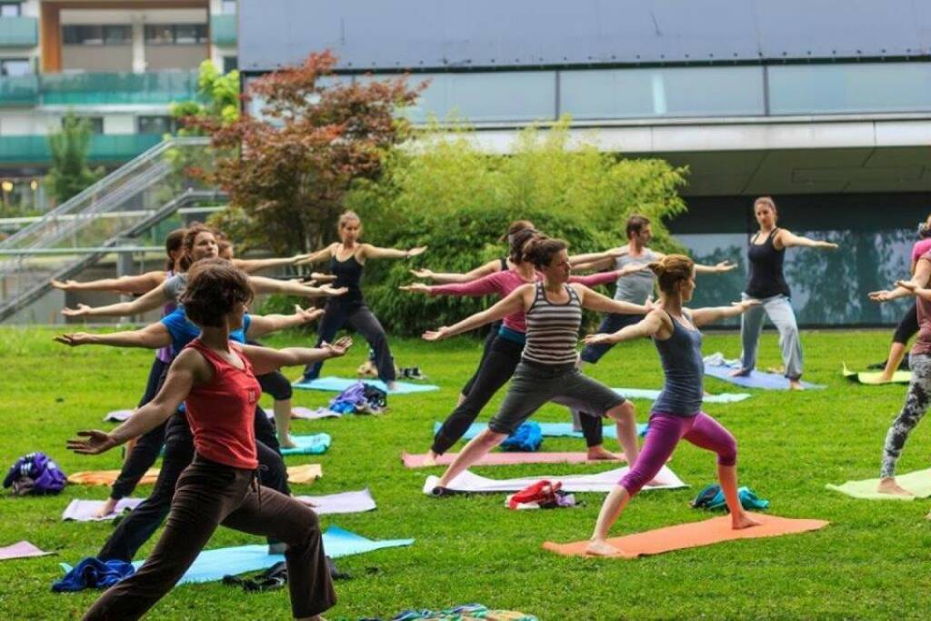 Einblicke in Anusara-Yoga mit Monika Kletzmayr. Yoga-Wiese im Augartenpark Graz (c) Marija Kanizaj, © diverse Handypics mit freundlicher Genehmigung von photaq.com-Freunden (29.08.2014) 