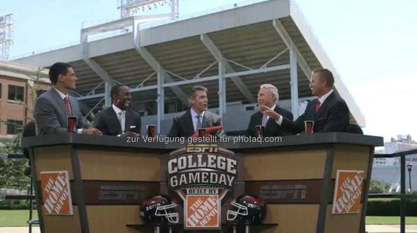 How does the ESPN College GameDay team prep for the college football season?  Find out what they told us: http://CokeURL.com/htsdz #CountdownToZero  Source: http://facebook.com/TheCocaColaCo