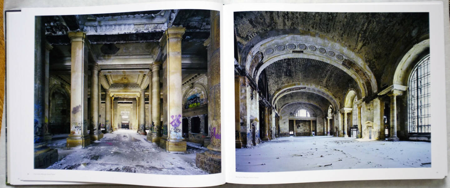 Yves Marchand and Romain Meffre - The Ruins of Detroit, 200-300 Euro, http://josefchladek.com/book/yves_marchand_and_romain_meffre_-_the_ruins_of_detroit