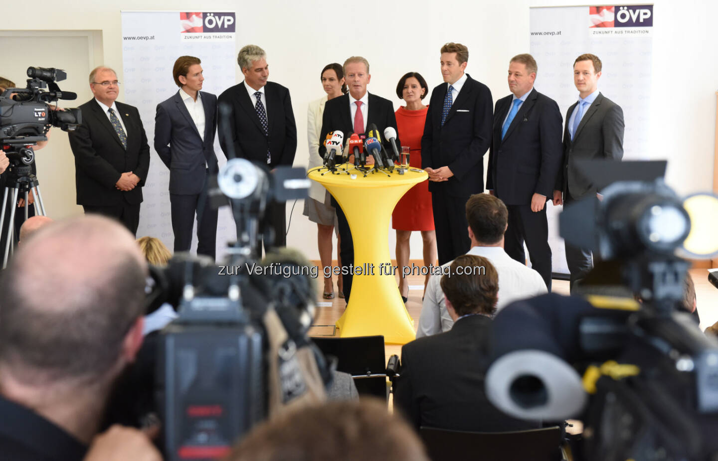 Reinhold Mitterlehner Team (Bild: ÖVP/Andreas Röbl)