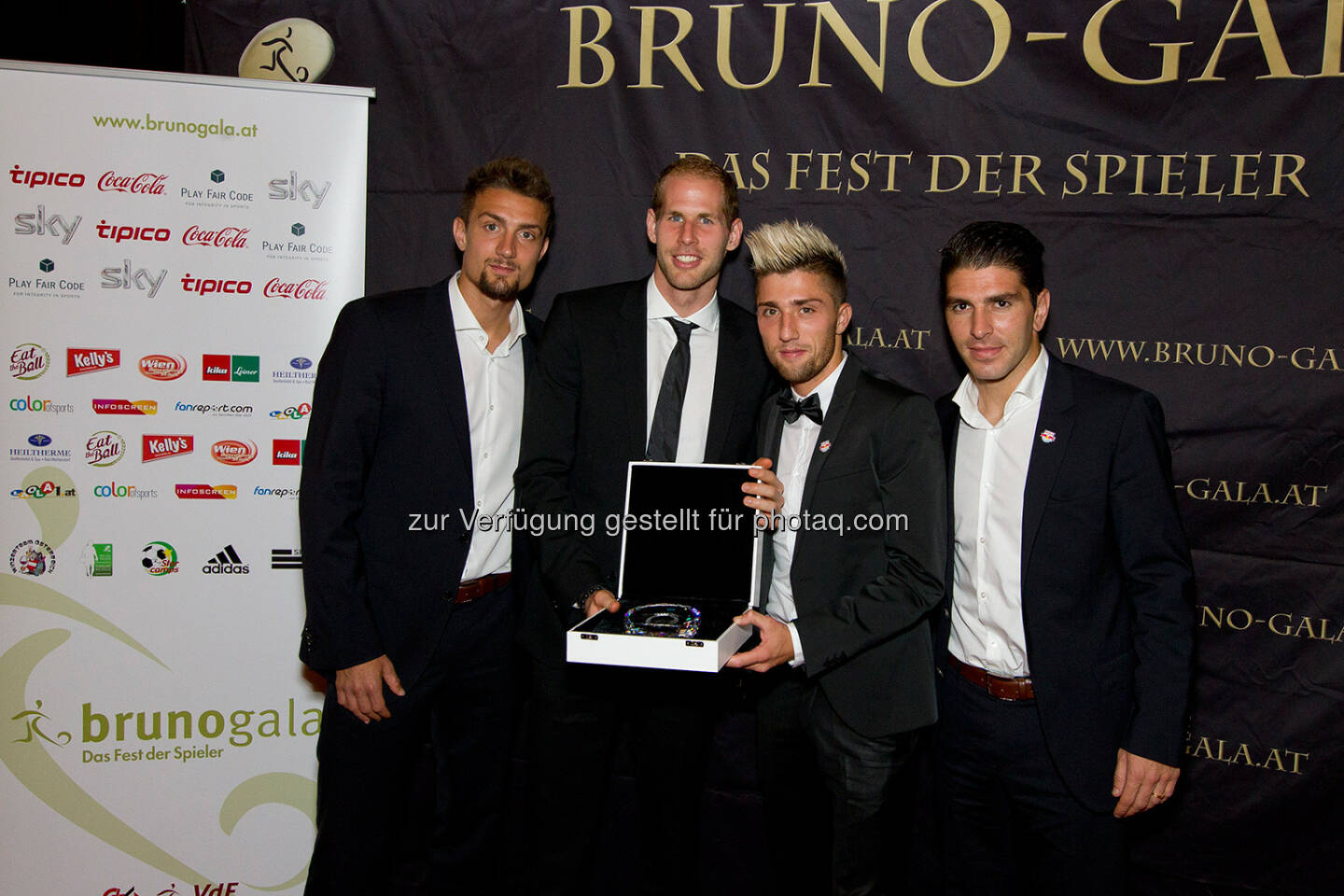 Stefan Ilsanker, Péter Gulásci, Kevin Kampl, Jonathan Soriano (FC Red Bull Salzburg - Mannschaft der Saison) (Bild: Bildagentur Zolles/ Martin Steiger)