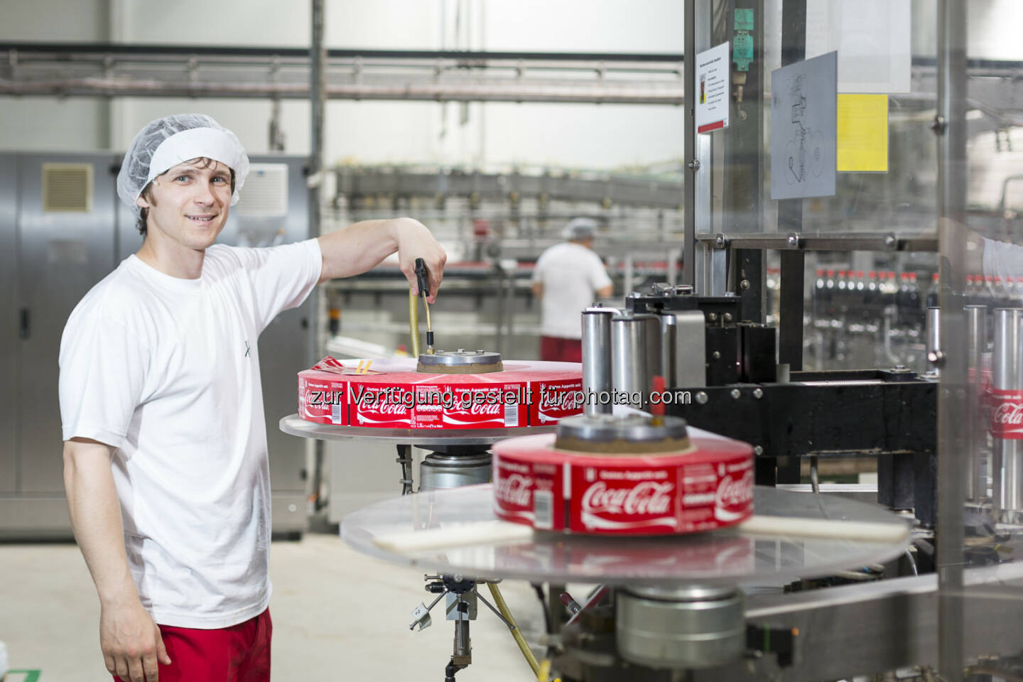 Coca-Cola Produktionsanlage in Edelstal, Mitarbeiter (Bild: Coca-Cola Hellenic, Eva Kelety)