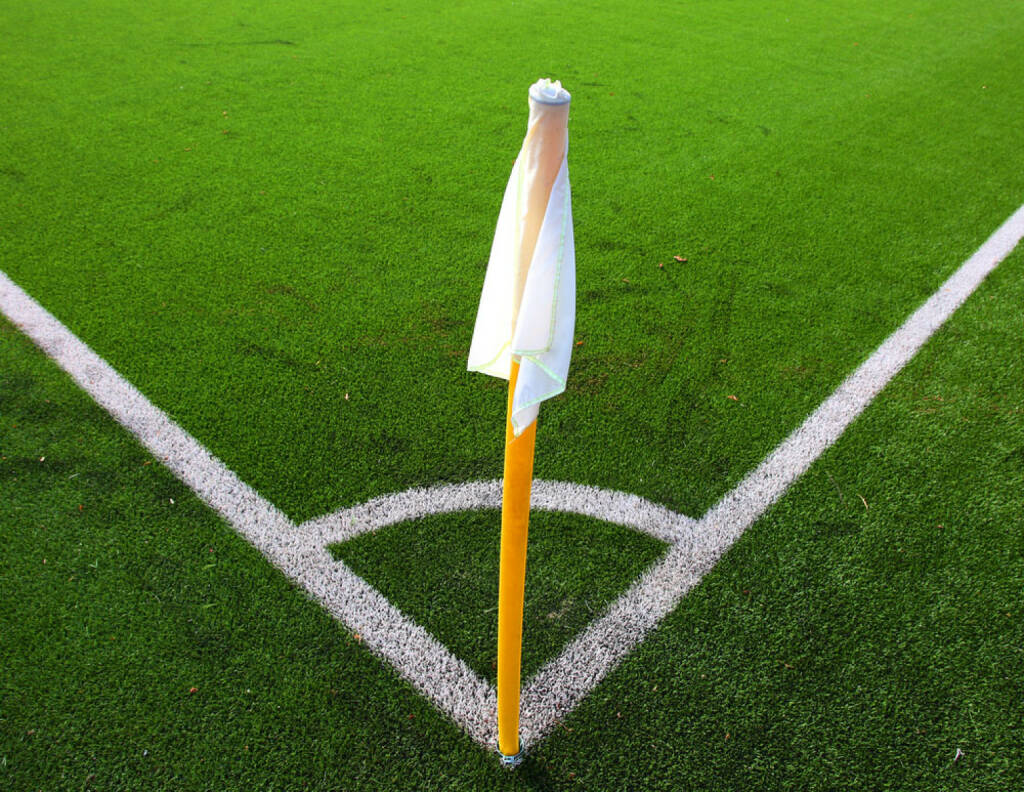 Corner, Eckball, Fahne, Eckfahne, Fussball, http://www.shutterstock.com/de/pic-213358300/stock-photo-football-corner.html, © www.shutterstock.com (22.03.2025) 