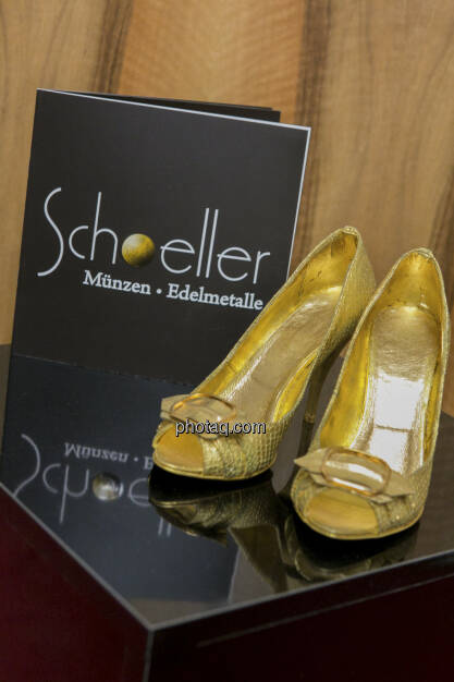 Goldschuhe Schoeller Münzhandel, http://www.schoeller-muenzhandel.at, © finanzmarktfoto.at/Martina Draper (20.01.2013) 