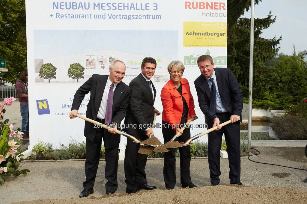 ecoplus Geschaftsführer Helmut Miernicki, Bürgermeister der Stadt Tulln, Peter Eisenschenk, Landesrätin für Wirtschaft, Tourismus und Sport Petra Bohuslav, Geschäftsführer der Messe Tulln Wolfgang Strasser: Spatenstich zum Neubau der Messehalle 3, Messerestaurant und Tagungsräume am Messegelände in Tulln, © Aussender (04.09.2014) 