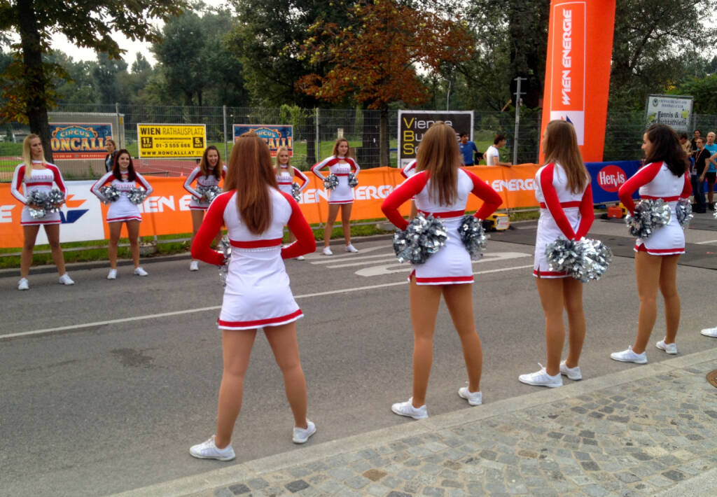 Cheerleaderinnen beim Wien Energie Business Run 2014 (04.09.2014) 