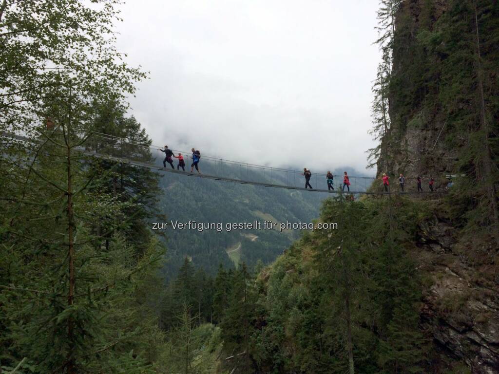 Hängebrücke, Brücke, überqueren, Weg, Marsch, Aufstieg, unsicher, schwanken, schwankend, schaukeln, © Martina Draper (05.09.2014) 