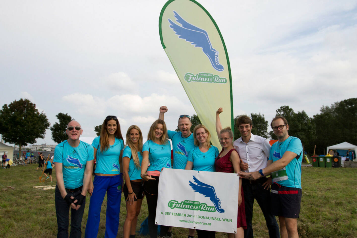 Global 2000 Fairness Run: S&auml;nger Gary Howard, Schauspielerin Nina Hartmann, Dancer against Cancer-Star Yvonne Rueff, S&auml;ngerin und Moderatorin Diana Lueger, Star-DJ Axel List, GLOBAL 2000 Gesch&auml;ftsf&uuml;hrerin Leonore Gwessler, das Veranstalter-Duo Madelaine Neumayr und J&uuml;rgen Smrz und GLOBAL 2000-Kommunikationsleiter Martin Aschauer