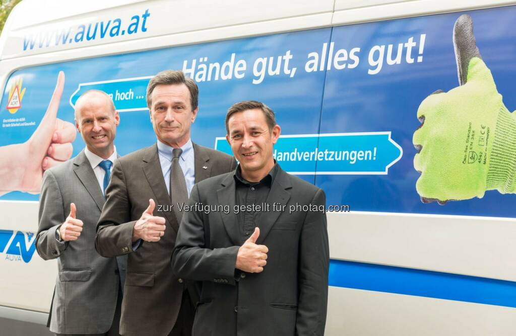 Georg Effenberger (Leiter der Abteilung für Unfallverhütung und Prävention, AUVA), Generaldirektor Peter Vavken (AUVA), Matthias Müller (Etat Director, Unique Werbeagentur): AUVA startet österreichweite Kampagne gegen Handverletzungen, © Aussender (08.09.2014) 