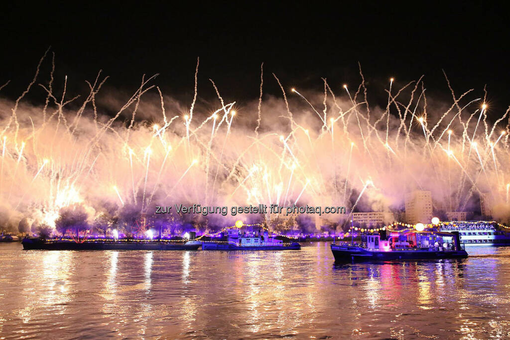 voestalpine - Klangwolke, Feuerwerk, Foto: Christian Herzenberger (08.09.2014) 