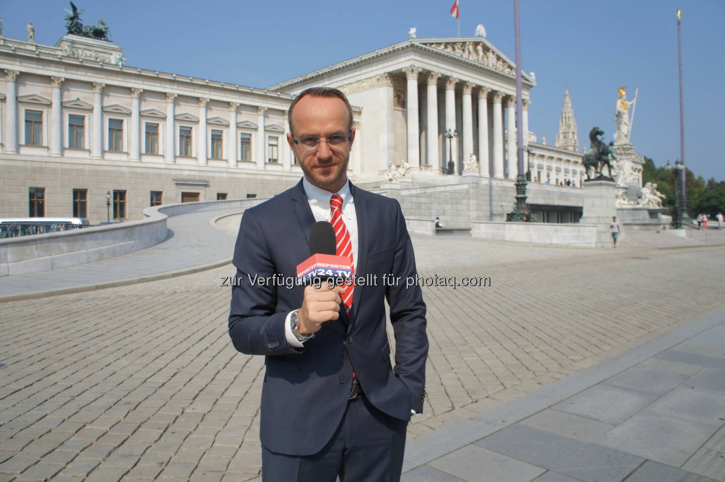 Jürgen Peindl, vor kurzem noch Nachrichten-Chefredakteur der ProSiebenSAT.1Puls4-Gruppe, präsentiert das von ihm gegründete neue Internet-Portal Reporter24.TV, das heute online geht.
