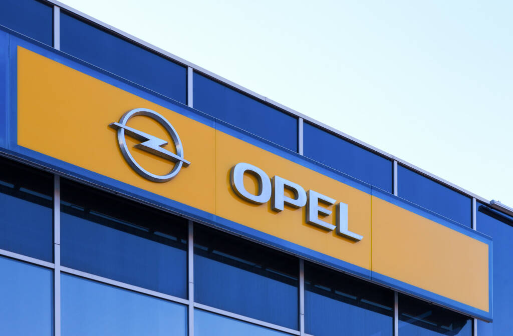 Opel Schriftzug, Logo <a href=http://www.shutterstock.com/gallery-365671p1.html?cr=00&pl=edit-00>FotograFFF</a> / <a href=http://www.shutterstock.com/editorial?cr=00&pl=edit-00>Shutterstock.com</a>, © www.shutterstock.com (11.09.2014) 