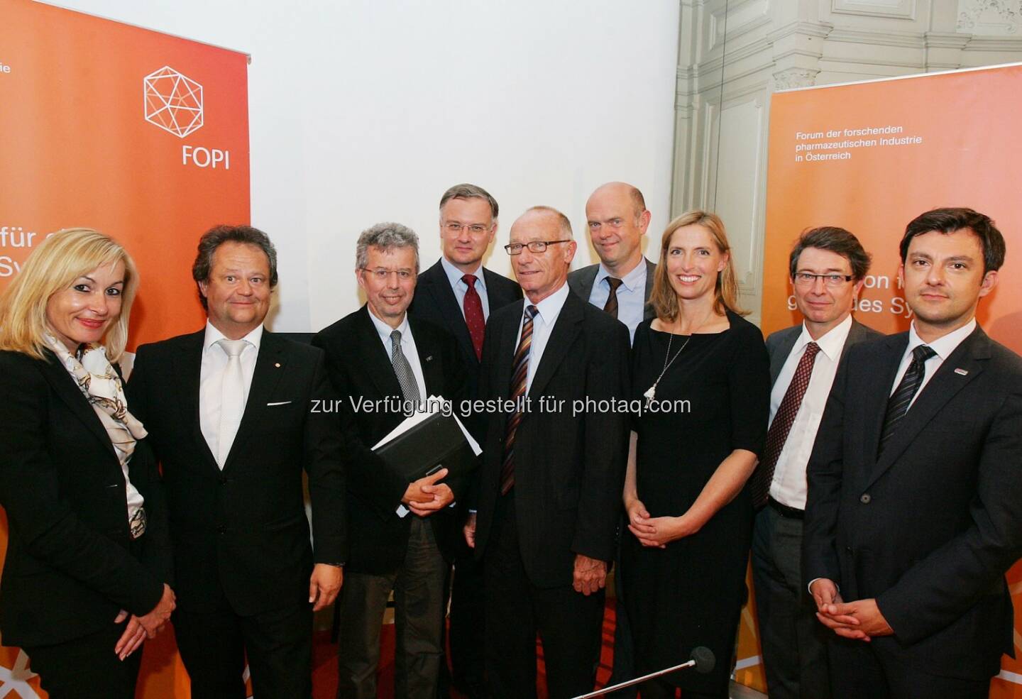 FOPI - Forum der forschenden pharmazeutischen Industrie: Wer profitiert von der Gesundheit? Anita Rieder (Leiterin Institut für Sozialmedizin und Zentrum für Public Health, Medizinische Universität Wien), Ingo Raimon (FOPI Präsident, Geschäftsführer AbbVie GmbH), Christoph Gisinger (Haus der Barmherzigkeit und Donau-Universität Krems), Markus Müller (Vizerektor für Forschung, Medizinische Universität Wien), Paul Pocek (Präsident der Österreichischen Vereinigung Morbus Bechterew), Michael Meyer (Wirtschaftsuniversität Wien), Elisabeth Prchla (Leiterin der FOPI Arbeitsgruppe Verantwortung, Geschäftsführerin Merck Austria), Dirk Engels (Director, Dept. Of Control of Neglected Tropical Diseases, World Health Organization, Genf) und Martin Staudinger (Bundesministerium für Arbeit, Soziales und Konsumentenschutz)
