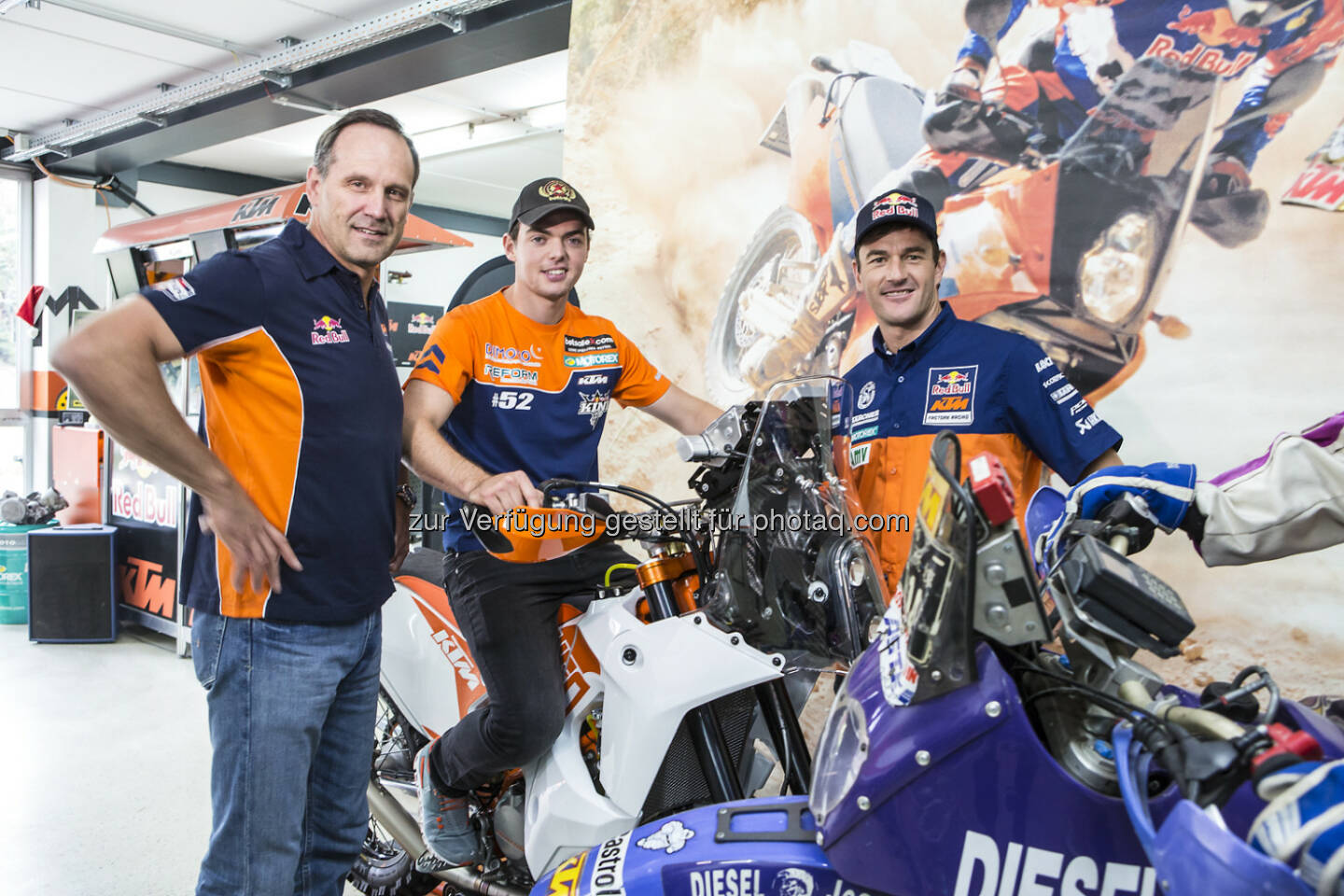 Heinz Kinigadner, Matthias Walkner auf der KTM 450 Rally und Marc Coma  bei der Pressekonferenz im Kini KTM Shop in Wiesing (Tirol) - Rallye Dakar 2015: Motocross-Weltmeister Walkner startet im KTM Werksteam!