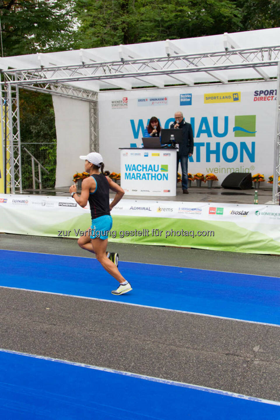 Annabelle Mary Konczer, Siegerin Viertelmarathon Damen, Wachau Marathon 2014 - mehr Bilder von Annabelle unter http://photaq.com/search/konczer