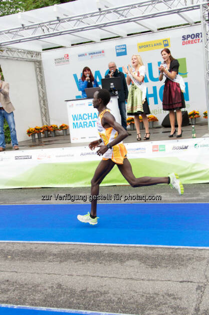 Wanjiru Daniel-Kinyua, Sieger Halbmarathon Herren, Wachau Marathon 2014, © Milena Ioveva  (14.09.2014) 