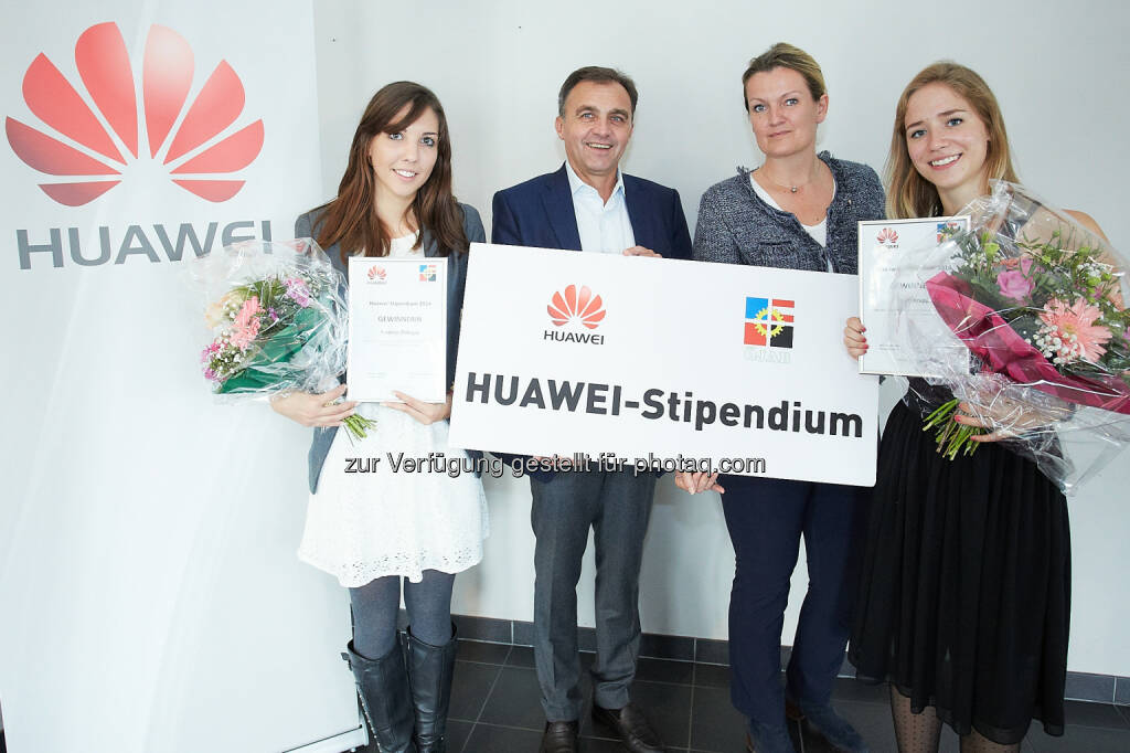 Natasa Zlokapa - Gewinnerin Huawei-Stipendium 2014, Günter Haberler, Vizepräsident Huawei Österreich, Monika Schüssler, Geschäftsführerin ÖJAB und Flora Kruppa - Gewinnerin Huawei-Stipendium 2014Preisträger des Huawei-Stipendiums 2014 stehen fest (Bild: Huawei Technologies Austria GmbH/APA-Fotoservice/Preiss), © Aussendung (16.09.2014) 