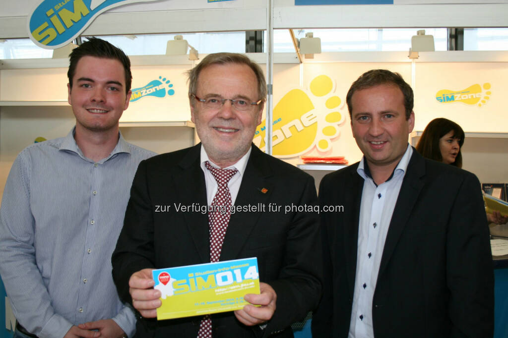 Josef Lehner (ÖH), Rektor Richard Hagelauer (JKU Linz), Nationalratsabgeordneter Michael Hammer: Auch heuer wieder informieren sich rund 4.000 Schülerinnen und Schüler an der Johannes Kepler Universität (JKU) Linz bei der 15. Auflage der Studieninfomesse vom 17. bis 19. September., © Aussendung (17.09.2014) 